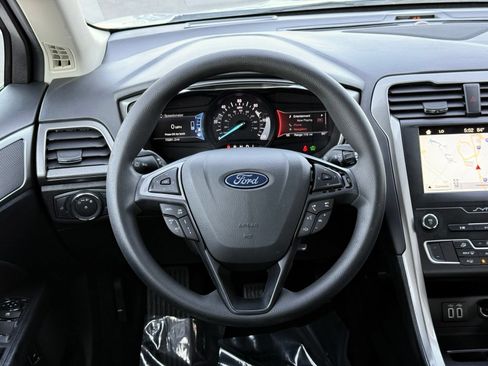 Used 2019 Ford Fusion SE FWD image 24