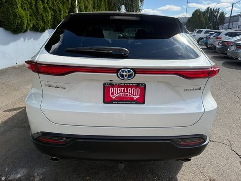 Used 2021 Toyota Venza LE AWD/4WD image 6