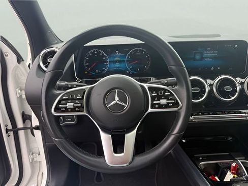 Used 2021 Mercedes-Benz GLA 250 4MATIC w/ Premium Package image 18