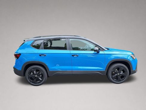New 2026 Volkswagen Taos SE AWD/4WD image 2