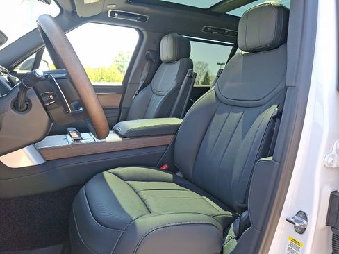 New 2026 Land Rover Range Rover Long Wheelbase SE AWD/4WD image 3
