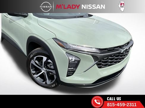 Used 2024 Chevrolet Trax RS w/ Driver Confidence Package image 2