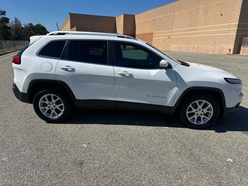 Used 2018 Jeep Cherokee Latitude Plus image 36