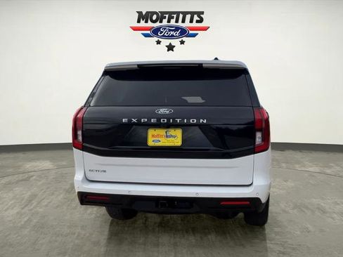 Certified 2025 Ford Expedition Active AWD/4WD image 4