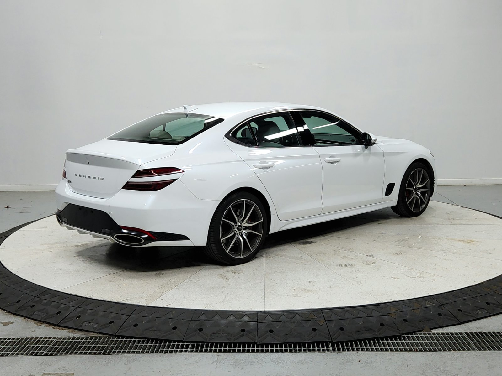 Used 2025 Genesis G70 2.5T RWD image 8