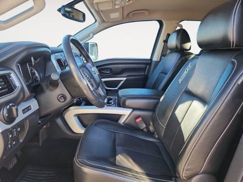 Used 2018 Nissan Titan PRO-4X w/ Pro-4x Convenience Package image 9