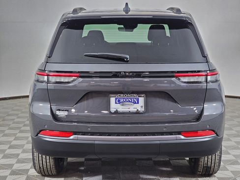 New 2026 Jeep Grand Cherokee Laredo image 4