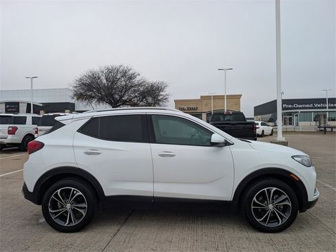 Certified 2022 Buick Encore GX Essence image 3