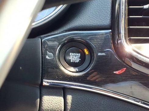 Used 2021 Jeep Grand Cherokee Trailhawk w/ Trailhawk Luxury Group AWD/4WD image 16