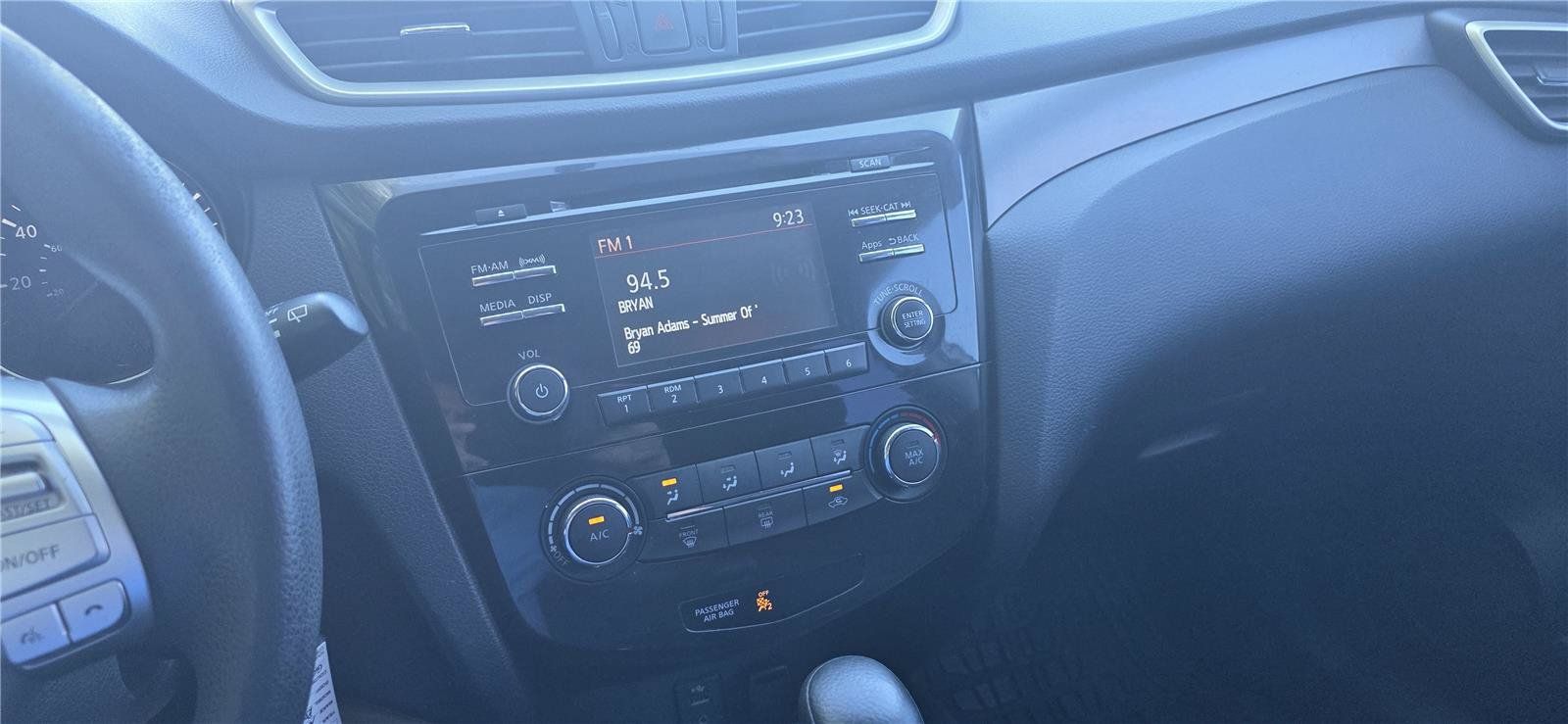Used 2016 Nissan Rogue S FWD image 19