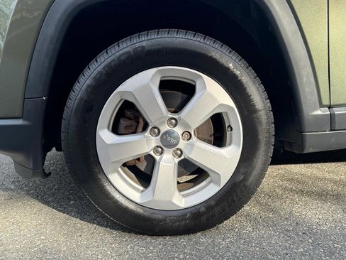 Used 2018 Jeep Compass Latitude w/ Popular Equipment Group AWD/4WD image 21