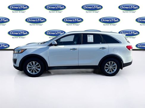 Used 2017 Kia Sorento LX w/ LX Convenience Package image 5