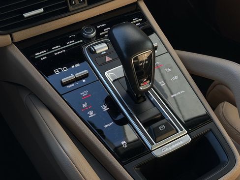 Used 2023 Porsche Cayenne image 31