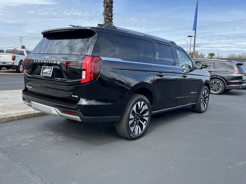 New 2026 Ford Expedition Max Platinum w/ Driver's Package image 3