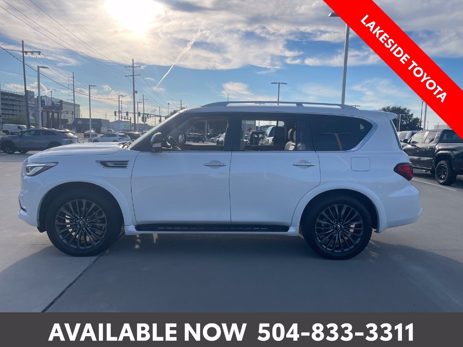 Used 2023 INFINITI QX80 Premium Select w/ Cargo Package RWD image 2