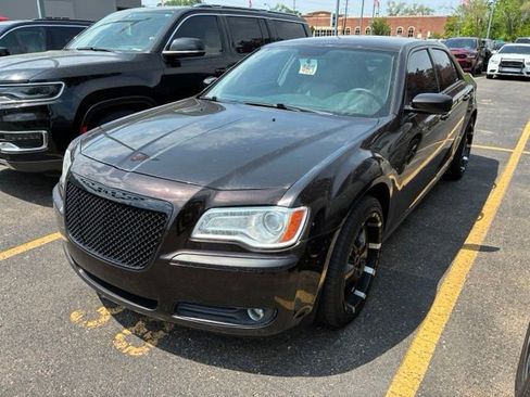 Used 2013 Chrysler 300 RWD image 1