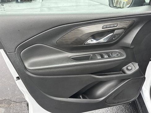 Used 2023 GMC Terrain SLT image 10