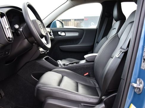 Certified 2025 Volvo XC40 B5 Plus image 12