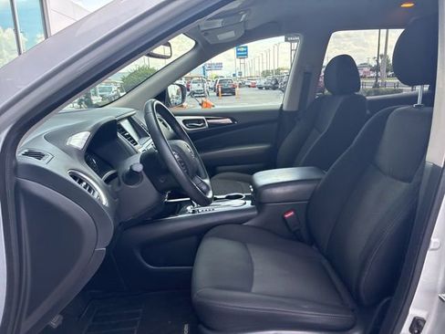 Used 2020 Nissan Pathfinder SV w/ Cargo Package FWD image 5
