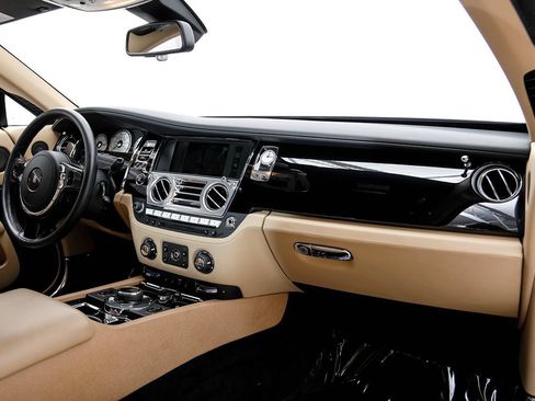 Used 2016 Rolls-Royce Wraith RWD image 10