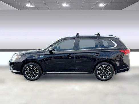 Used 2018 Mitsubishi Outlander SEL image 2