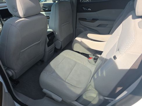 Used 2022 GMC Acadia SLE FWD image 14