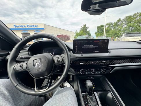 Used 2025 Honda Accord Sport image 10