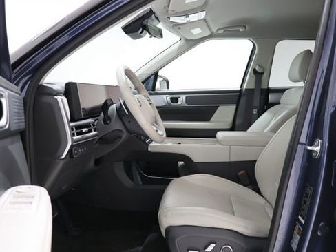 Used 2025 Hyundai Santa Fe SEL FWD image 17