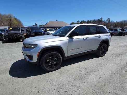 New 2024 Jeep Grand Cherokee Limited w/ Black Appearance Package image 4