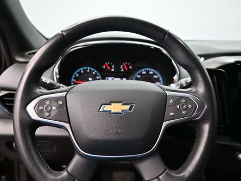 Used 2022 Chevrolet Traverse LT FWD image 17