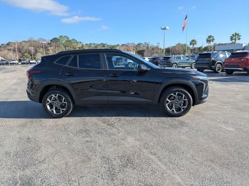 New 2026 Chevrolet Trax LT w/ Driver Confidence Package image 3