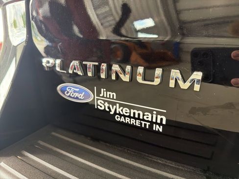 Used 2024 Ford Expedition Platinum AWD/4WD image 5
