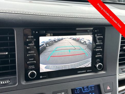 Used 2020 Toyota Sienna XLE Premium AWD/4WD image 15