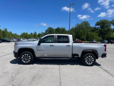Used 2021 Chevrolet Silverado 2500 Custom w/ Custom Value Package AWD/4WD image 2