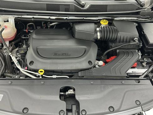 Used 2024 Chrysler Pacifica Touring-L FWD image 23