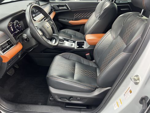 Used 2023 Mitsubishi Outlander AWD image 11