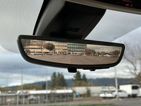 Used 2021 GMC Yukon Denali w/ Denali Premium Package image 25