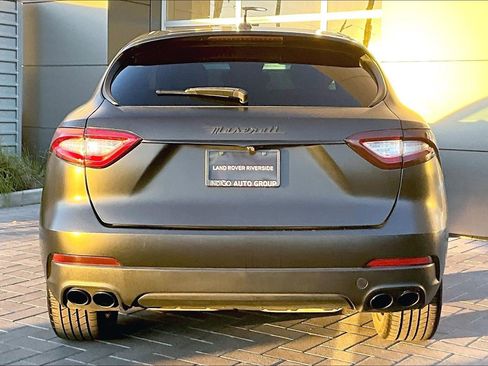 Used 2017 Maserati Levante image 4