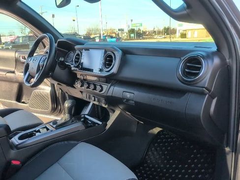 Used 2021 Toyota Tacoma TRD Off-Road image 41
