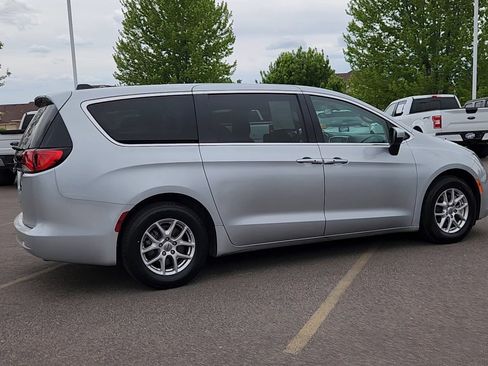 Used 2022 Chrysler Voyager LX FWD image 13