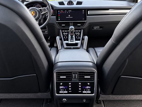 Used 2023 Porsche Cayenne AWD/4WD image 13