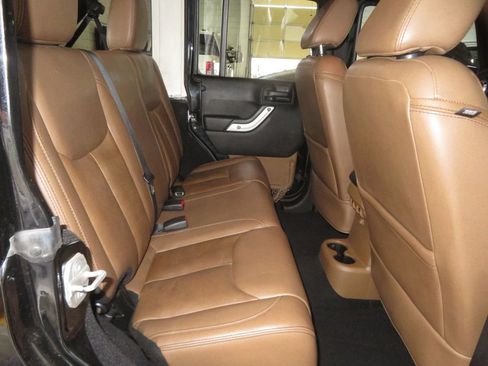 Used 2013 Jeep Wrangler Unlimited Sahara w/ Connectivity Group AWD/4WD image 28