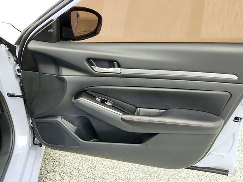 Used 2024 Nissan Altima 2.5 SR w/ SR Premium Package image 27