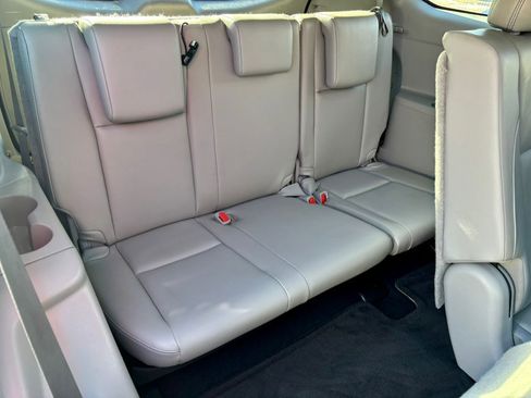 Used 2019 Toyota Highlander XLE image 17