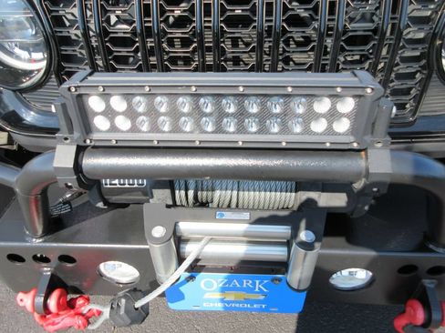 Used 2024 Jeep Wrangler Unlimited Sport AWD/4WD image 9