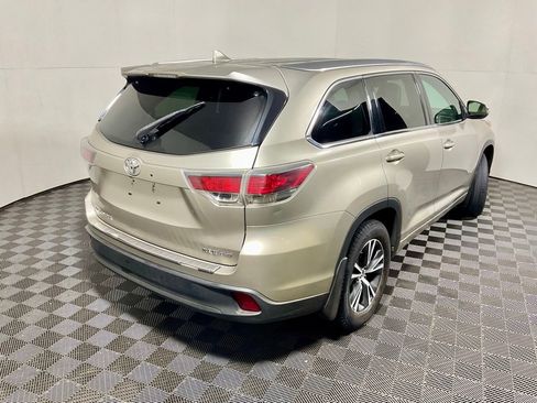 Used 2016 Toyota Highlander XLE image 15