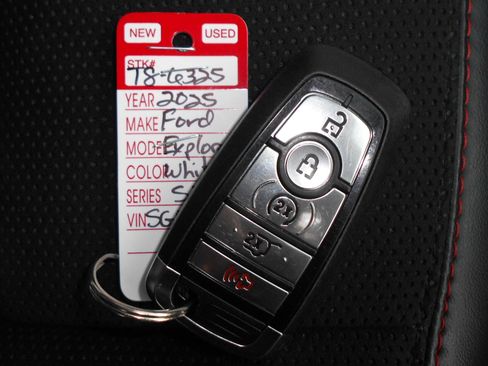 Used 2025 Ford Explorer ST AWD/4WD image 4