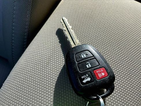 Used 2014 Toyota Corolla LE image 12