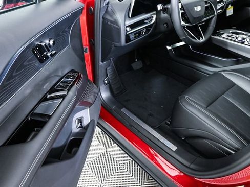 New 2025 Cadillac Lyriq Luxury image 6