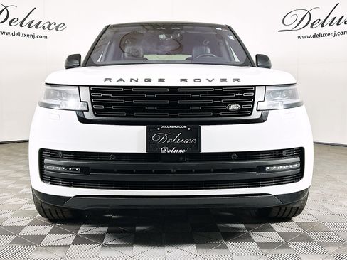Used 2023 Land Rover Range Rover SE image 2